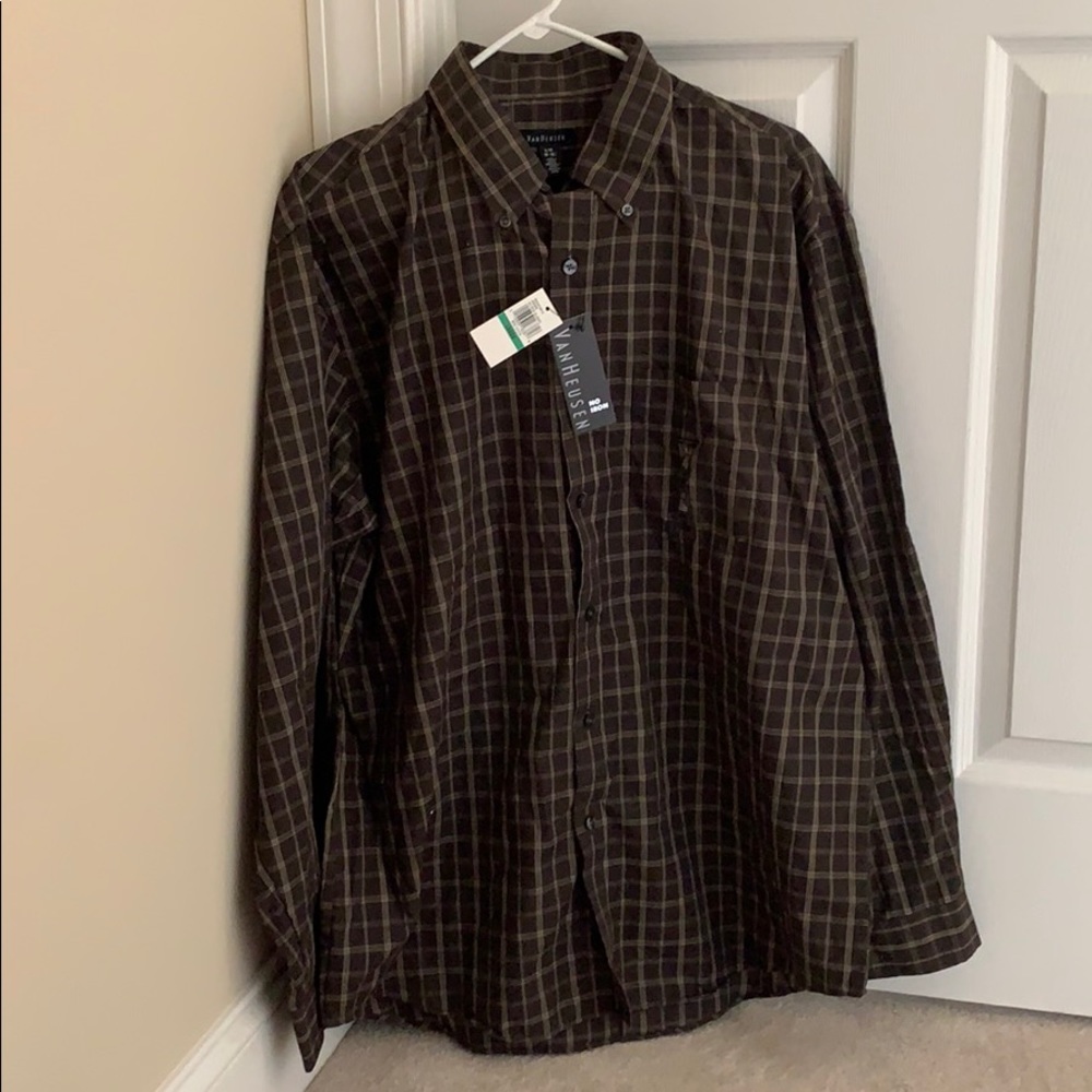 New Van Heusen no iron button-down shirt